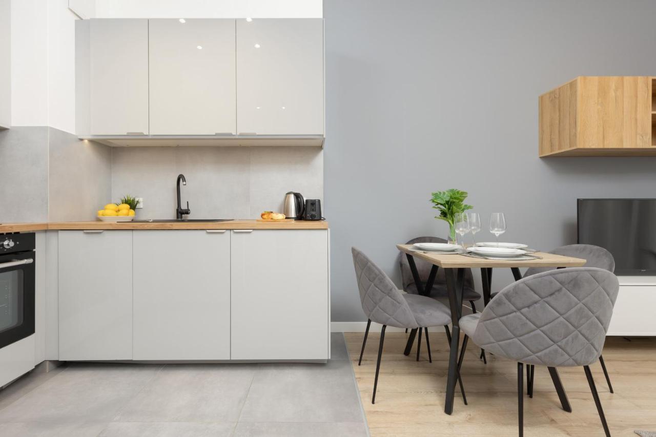 Cozy Apartments With Parking In The 19Th District By Noclegi Renters Warsaw Ngoại thất bức ảnh